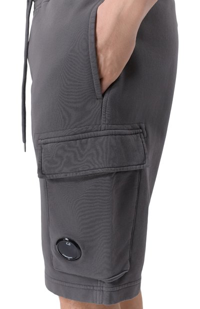 Хлопковые шорты C.P. COMPANY темно-серого цвета по цене 28550 руб., арт. 20CMSB741A/110044R, фото 5 Хлопковые шорты C.P. COMPANY, арт. 20CMSB741A/110044R, фото 5