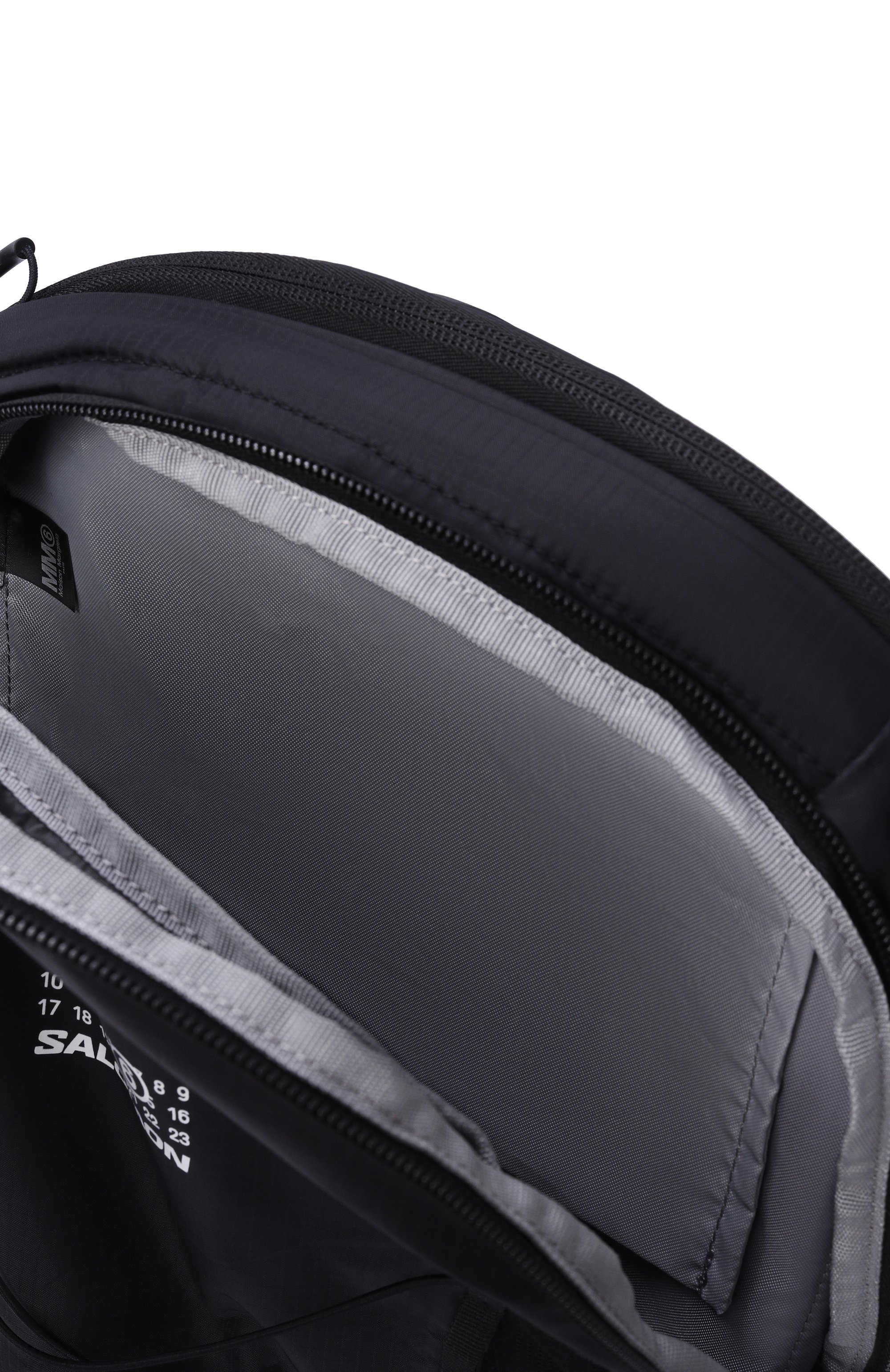 Рюкзак maison margiela mm6 x salomon xt 15 MM6 черного цвета по цене 32550 руб., арт. SB5WA0013/P5782_001, фото 5 Рюкзак maison margiela mm6 x salomon xt 15 MM6, арт. SB5WA0013/P5782_001, фото 5