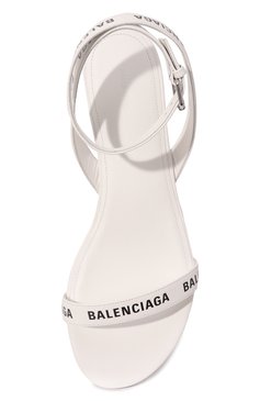 Женские кожаные сандалии BALENCIAGA белого цвета, арт. 551154WBAE1 | Фото 6 (Материал внутренний: Натуральная кожа; Материал сплава: Проставлено; Подошва: Плоская; Драгоценные камни: Проставлено)