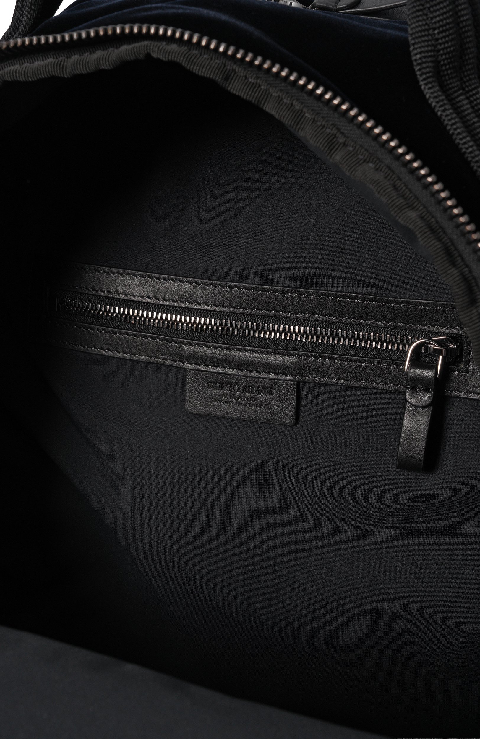 Рюкзак GIORGIO ARMANI темно-синего цвета по цене 372500 руб., арт. GM004585/AF30247, фото 4 Рюкзак GIORGIO ARMANI, арт. GM004585/AF30247, фото 4