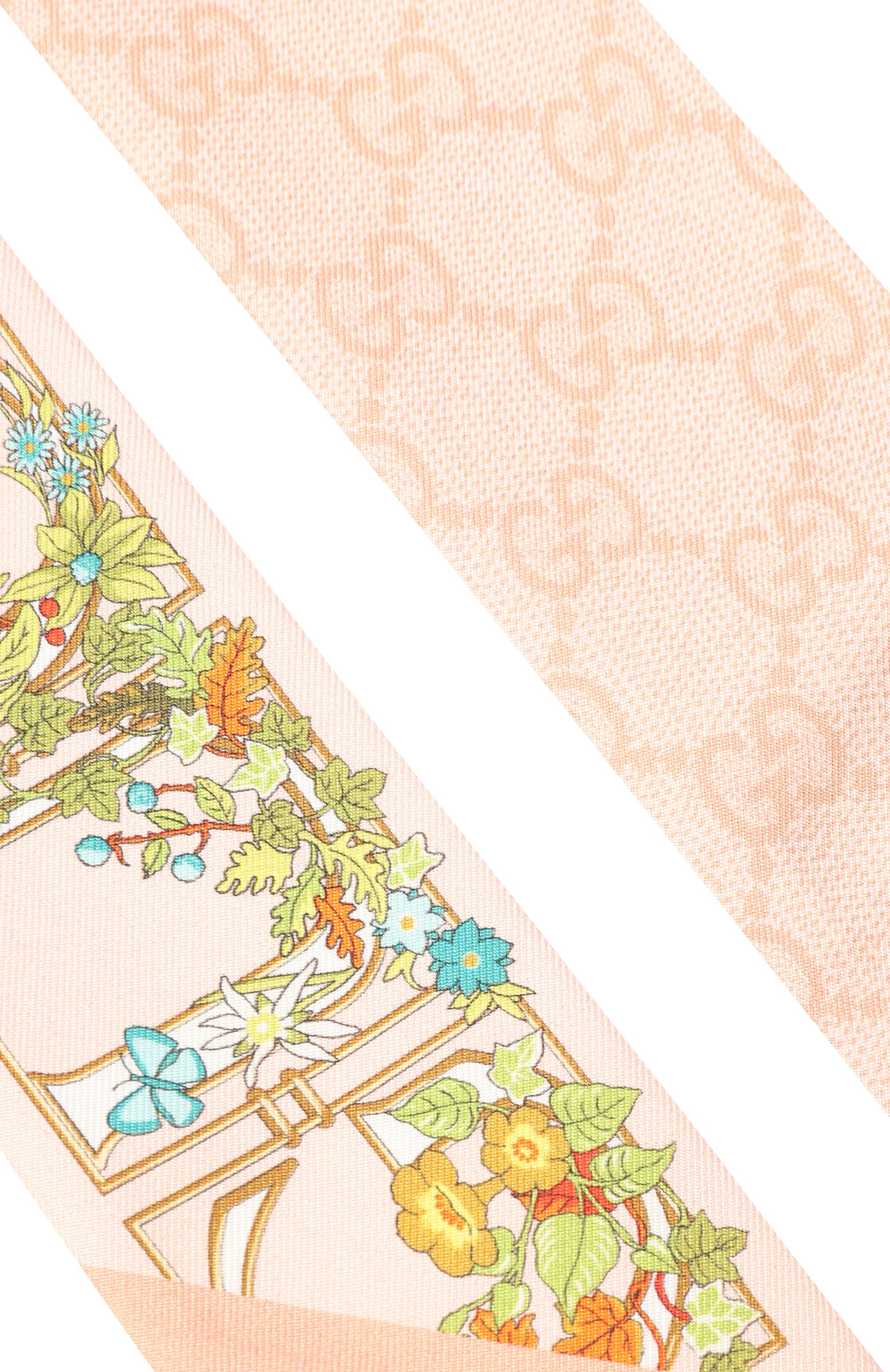 Шелковый шарф-твилли GUCCI светло-розового цвета по цене 34650 руб., арт. 777352/3G001, фото 3 Шелковый шарф-твилли GUCCI, арт. 777352/3G001, фото 3