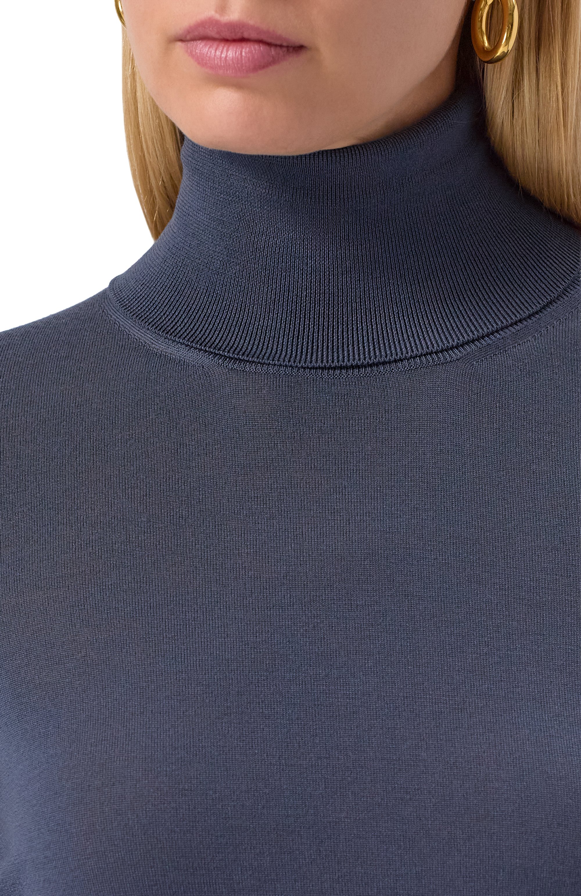 Шерстяная водолазка MVST синего цвета по цене 128000 руб., арт. M0-M25.1MW.K401/34-48, фото 5 Шерстяная водолазка MVST, арт. M0-M25.1MW.K401/34-48, фото 5