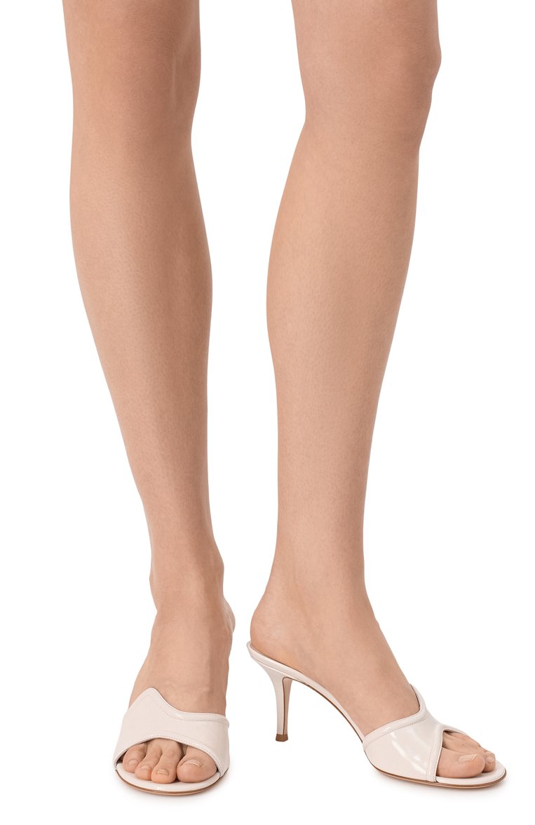 Женские кожаные мюли lucrezia 70 GIANVITO ROSSI молочного цвета, арт. G15070.70RIC.NUI0FFW | Фото 3 (Драгоценные камни: Проставлено; Подошва: Плоская; Каблук высота: Высокий; Материал сплава: Проставлено; Материал внешний: Натуральная кожа; Материал внутренний: Натуральная кожа; Каблук тип: Шпилька)