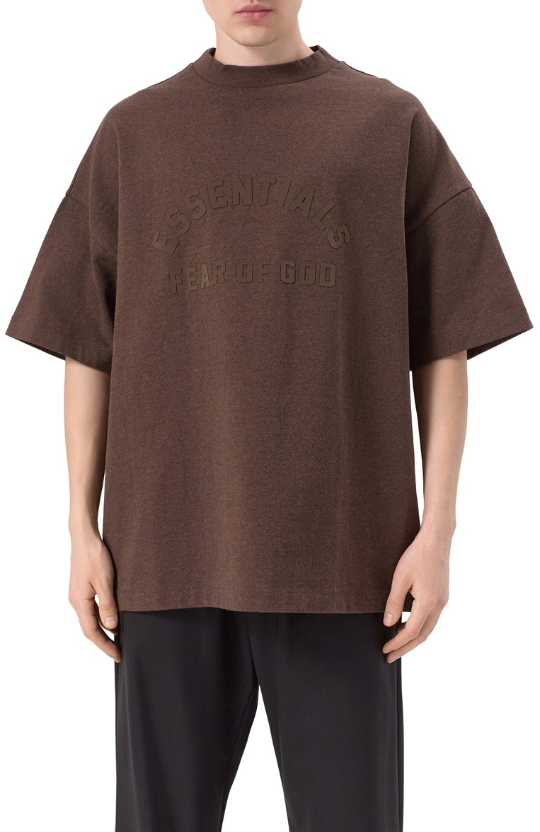 Мужская хлопковая футболка FEAR OF GOD темно-коричневого цвета, арт. 125SU242002F-M-353 | Фото 3 (Длина (для топов): Удлиненные; Принт: Без принта; Стили: Кэжуэл; Материал внешний: Хлопок; Кросс-КТ: Джерси; Мужское Кросс-КТ: Футболка-одежда; Автоматизация состава: Проставлено; Детали: Без декора; Автоматизация ТО: Проставлено; Рукава: Короткие)