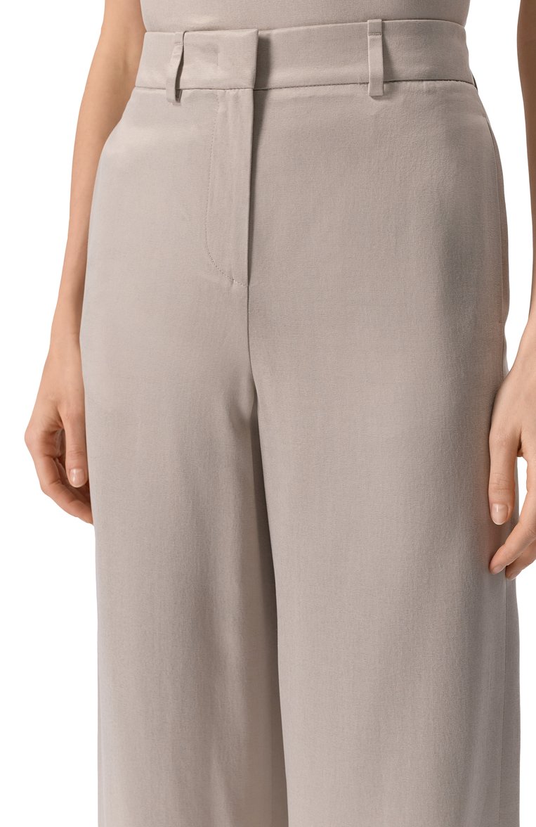 Женские брюки GIORGIO ARMANI светло-серого цвета, арт. GW000621/TE13750 | Фото 5 (Материал сплава: Проставлено; Драгоценные камни: Проставлено; Длина (брюки, джинсы): Удлиненные; Материал внешний: Купро, Вискоза; Женское Кросс-КТ: Брюки-одежда; Силуэт Ж (брюки и джинсы): Широкие; Кросс-КТ: костюм; Стили: Кэжуэл)