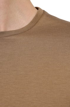 Мужская футболка из шелка и хлопка LORO PIANA темно-�бежевого цвета, арт. FAF6128 | Фото 5 (Материал внешний: Шелк, Хлопок; Принт: Без принта; Рукава: Короткие; Длина (для топов): Стандартные; Региональные ограничения белый список (Axapta Mercury): RU; Материал сплава: Проставлено; Драгоценные камни: Проставлено; Стили: Кэжуэл)