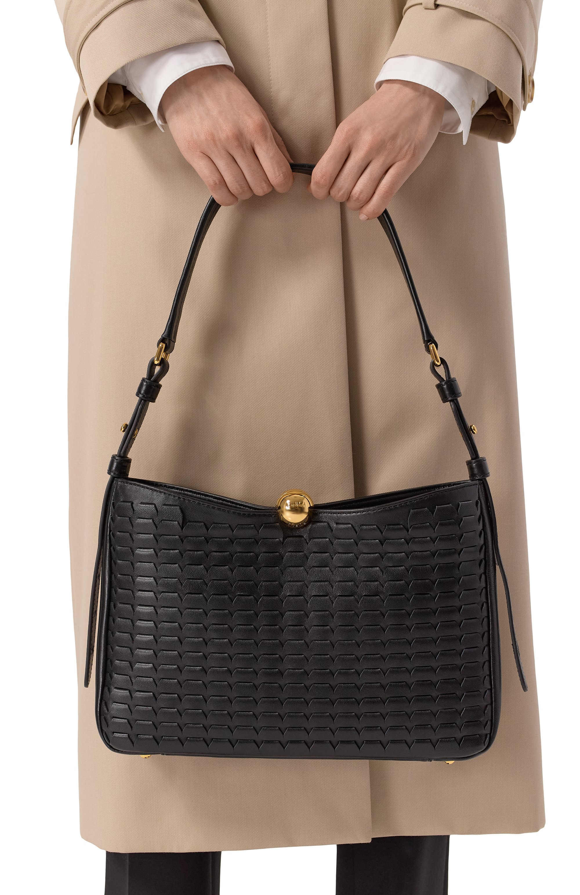 Сумка furla sfera soft medium FURLA черного цвета по цене 51000 руб., арт. WB01403/BX3977, фото 2 Сумка furla sfera soft medium FURLA, арт. WB01403/BX3977, фото 2