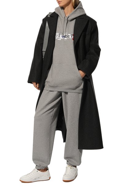 Хлопковые джоггеры VETEMENTS серого цвета по цене 119500 руб., арт. UA53SP600G, фото 2 Хлопковые джоггеры VETEMENTS, арт. UA53SP600G, фото 2