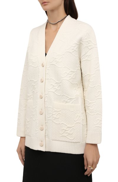 Кардиган FENDI кремового цвета по цене 216000 руб., арт. FZC888 AHE9, фото 3 Кардиган FENDI, арт. FZC888 AHE9, фото 3