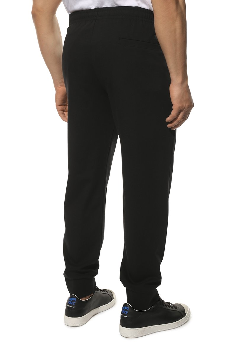 Мужские хлопковые джоггеры EMPORIO ARMANI черного цвета, арт. 8N1P72/1JBTZ | Фото 4 (Длина (брюки, джинсы): Стандартные; Материал внешний: Хлопок; Силуэт М (брюки): Джоггеры; Стили: Спорт-шик; Драгоценные камни: Проставлено; Материал сплава: Проставлено)