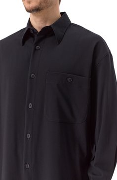 Мужская шерстяная рубашка GIORGIO ARMANI темно-синего цвета, арт. GM001429/TE10043 | Фото 5 (Материал сплава: Проставлено; Драгоценные камни: Проставлено; Материал внешний: Шерсть; Рукава: Длинные; Длина (для топов): Удлиненные; Случай: Повседневный; Принт: Однотонные; Стили: Кэжуэл; Манжеты: На пуговицах; Воротник: Кент)