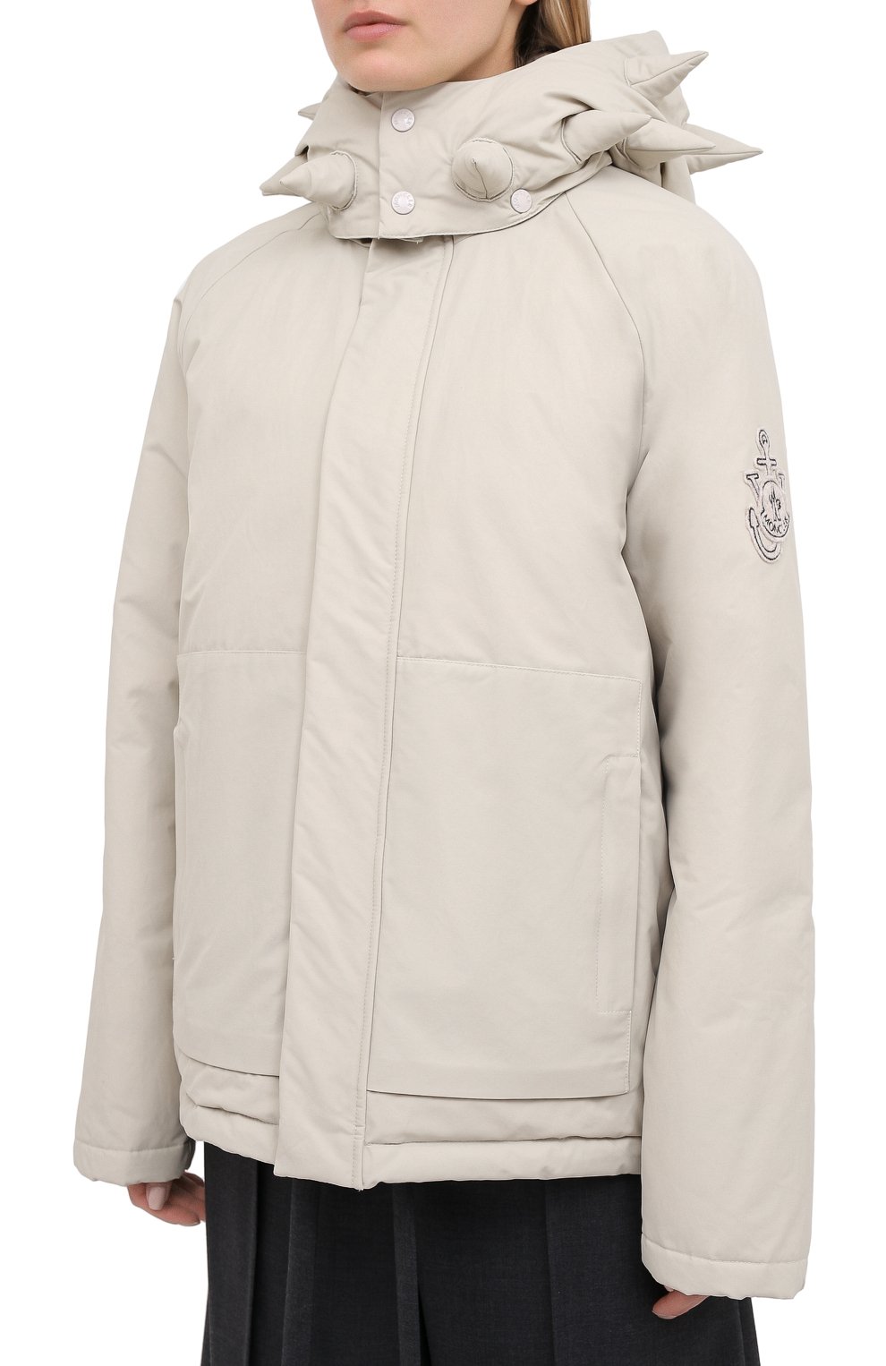 Пуховик MONCLER GENIUS светло-бежевого цвета по цене 169000 руб., арт. F2-09E-1B504-40-V0135, фото 3 Пуховик MONCLER GENIUS, арт. F2-09E-1B504-40-V0135, фото 3