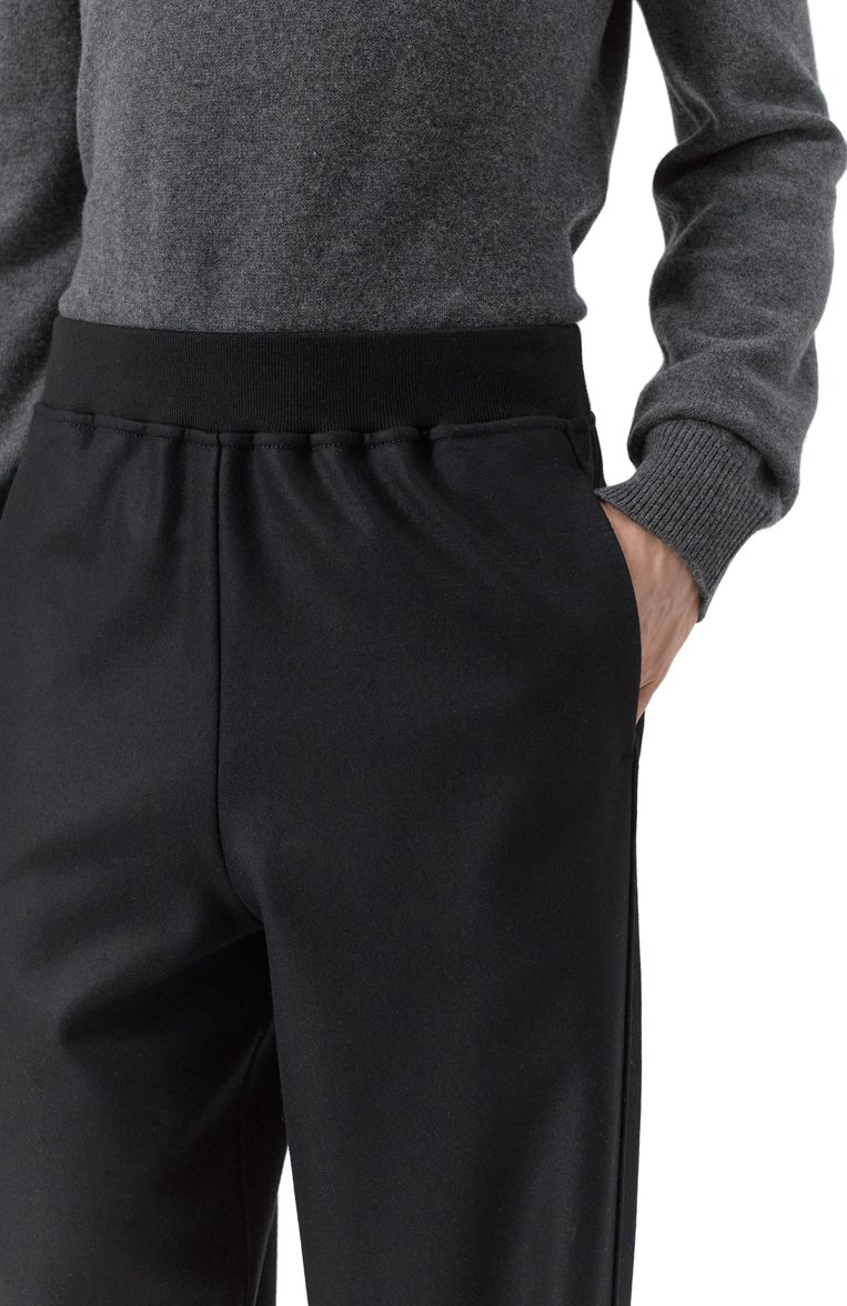 Мужские шерстяные брюки JIL SANDER черного цвета, арт. J61KA0043/J40045 | Фото 5 (Материал внешний: Шерсть; Материал сплава: Проставлено; Драгоценные камни: Проставлено; Длина (брюки, джинсы): Стандартные; Стили: Спорт-шик; Случай: Повседневный; Силуэт М (брюки): Прямые)
