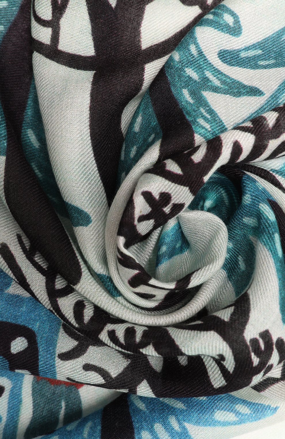 Палантин зимняя деревня GOURJI голубого цвета по цене 33970 руб., арт. 91233522/6144114, фото 4 Палантин зимняя деревня GOURJI, арт. 91233522/6144114, фото 4