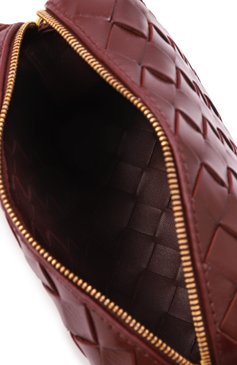 Женская сумка loop mini BOTTEGA VENETA темно-бордового цвета, арт. 736125/V2GV1 | Фото 5 (Драгоценные камни: Проставлено; Размер: mini; Материал сплава: Проставлено; Ремень/цепочка: На ремешке; Материал: Натуральная �кожа)