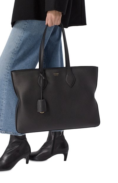 Сумка-тоут star FERRAGAMO черного цвета по цене 237000 руб., арт. 219908/779336, фото 2 Сумка-тоут star FERRAGAMO, арт. 219908/779336, фото 2