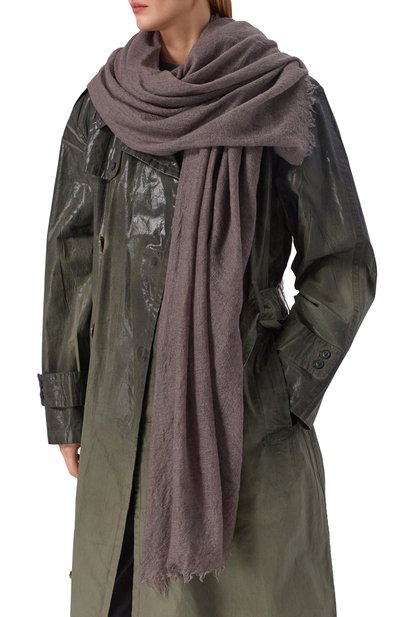 Палантин из кашемира и шелка RICK OWENS темно-серого цвета по цене 88400 руб., арт. RP02F5460/SCAR, фото 2 Палантин из кашемира и шелка RICK OWENS, арт. RP02F5460/SCAR, фото 2