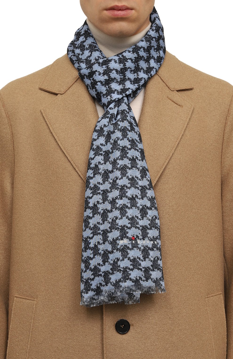 Шарф KITON голубого цвета по цене 42500 руб., арт. USCIACK0259F01, фото 2 Шарф KITON, арт. USCIACK0259F01, фото 2