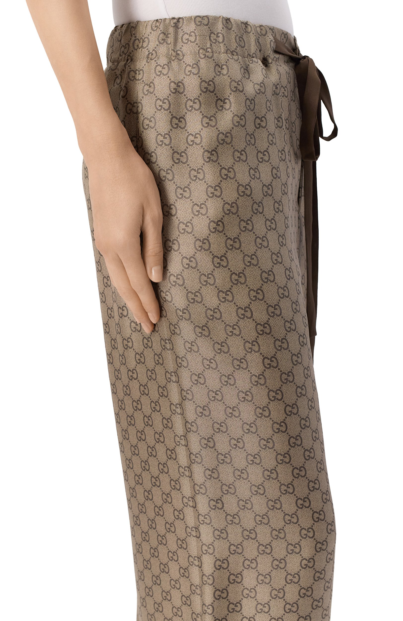 Шелковые брюки GUCCI бежевого цвета по цене 199500 руб., арт. 864567/ZAUUN, фото 5 Шелковые брюки GUCCI, арт. 864567/ZAUUN, фото 5