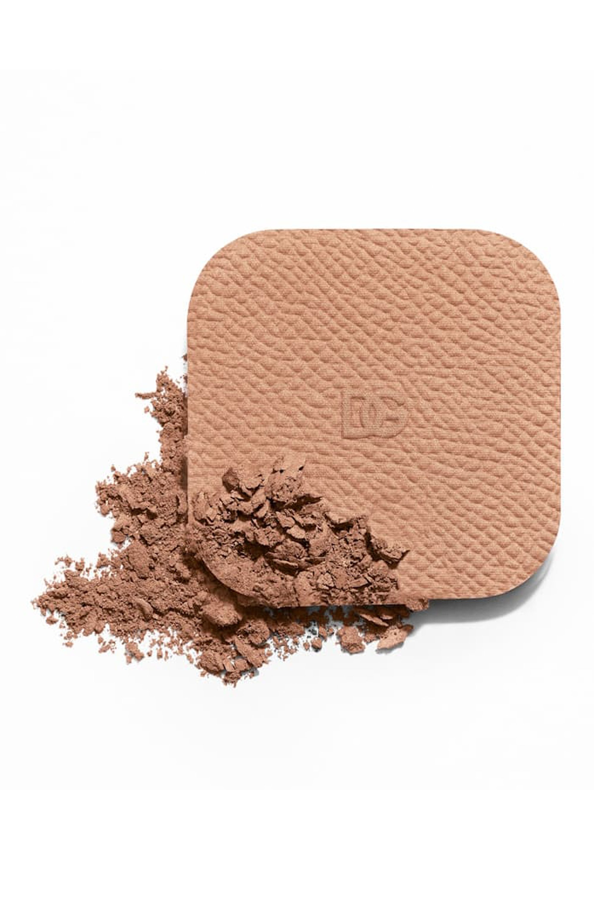 Стойкий бронзер и тени для век face&eyes match, оттенок 01 light (14g) DOLCE & GABBANA цвета по цене 5900 руб., арт. 8057971189342, фото 2 Стойкий бронзер и тени для век face&eyes match, оттенок 01 light (14g) DOLCE & GABBANA, арт. 8057971189342, фото 2