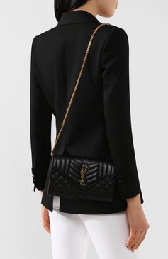 Женская сумка envelope SAINT LAURENT черного цвета, арт. 620280/B0W91 | Фото 5 (Сумки-технические: Сумки через плечо; Ремень/цепочка: На ремешке; Размер: small; Материал: Натуральная кожа; Материал сплава: Проставлено; Драгоценные камни: Проставлено)
