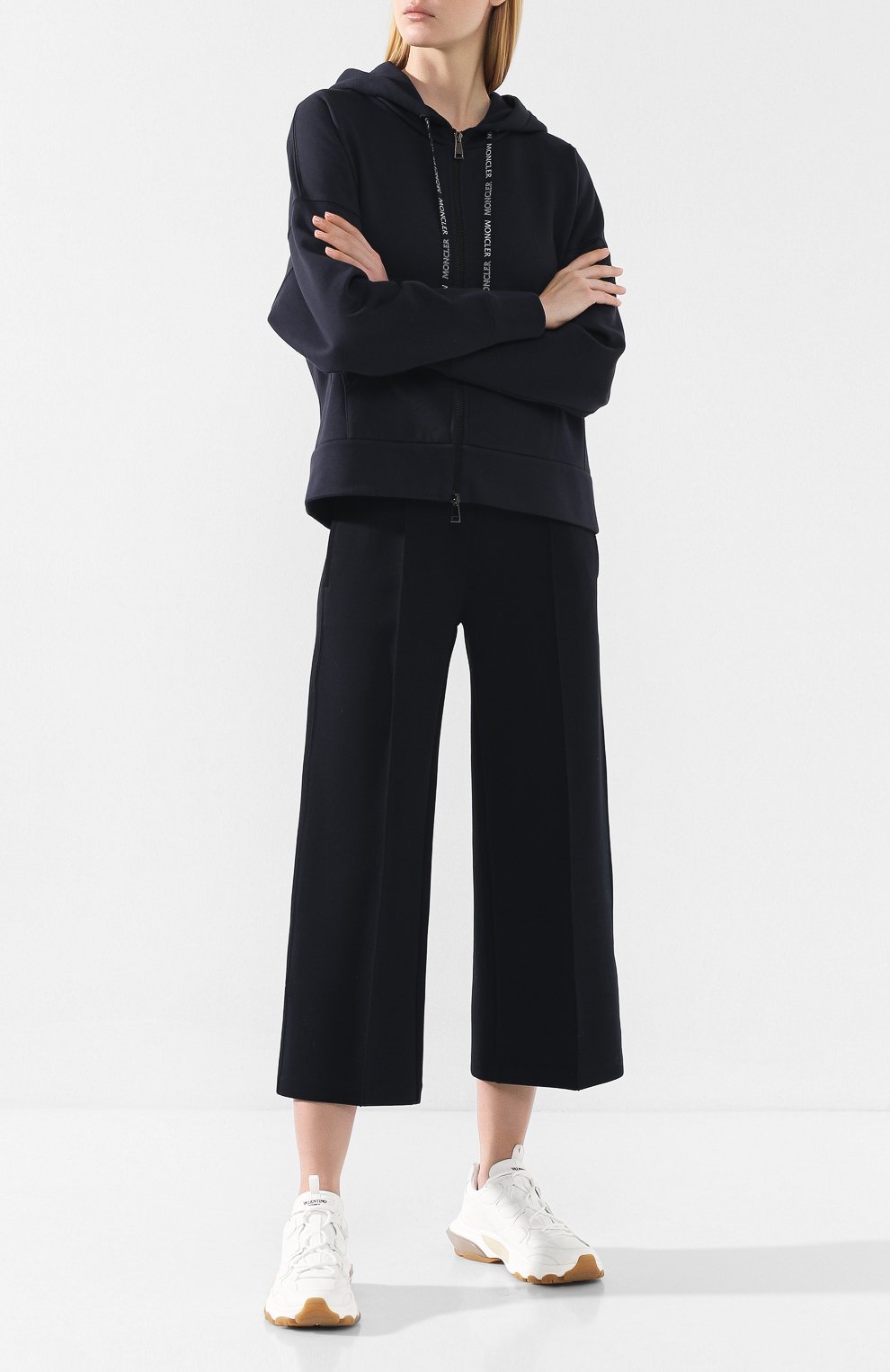 Хлопковые брюки MONCLER черного цвета по цене 30600 руб., арт. E2-093-87530-00-V8076, фото 2 Хлопковые брюки MONCLER, арт. E2-093-87530-00-V8076, фото 2