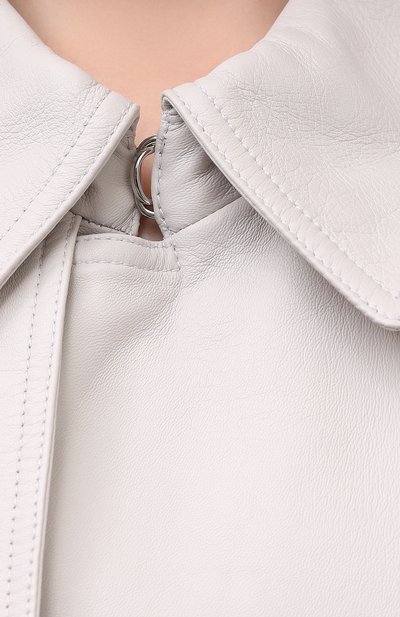 Кожаный тренч VETEMENTS светло-серого цвета по цене 499500 руб., арт. UAH21JA005 2401/W, фото 5 Кожаный тренч VETEMENTS, арт. UAH21JA005 2401/W, фото 5