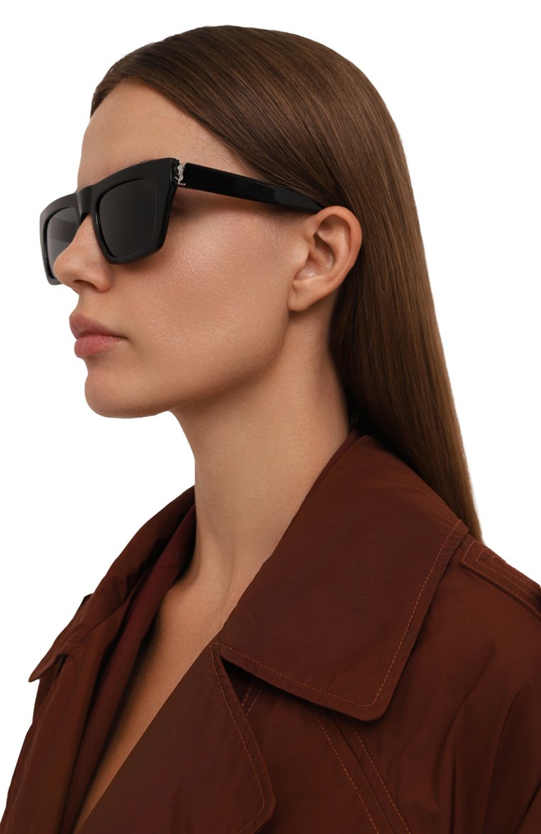 Женские солнцезащитные очки SAINT LAURENT черного цвета, арт. SL M131 001 | Фото 2 (Нос: Не проставлено; Региональные ограничения белый список (Axapta Mercury): Не проставлено; Материал: Пластик; Тип очков: С/з; Очки форма: Прямоугольные)