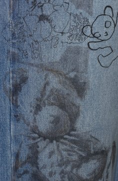 Женские джинсы DOMREBEL синего цвета, арт. STUFFY B00TCUT JEANS | Фото 6 (Длина (брюки, джинсы): Укороченные; Драгоценные камни: Проставлено; Материал сплава: Проставлено; Детали: Принт, Делаве; Материал внешний: Деним, Хлопок; Силуэт Ж (брюки и джинсы): Прямые; К�росс-КТ: Деним; Стили: Гранж)