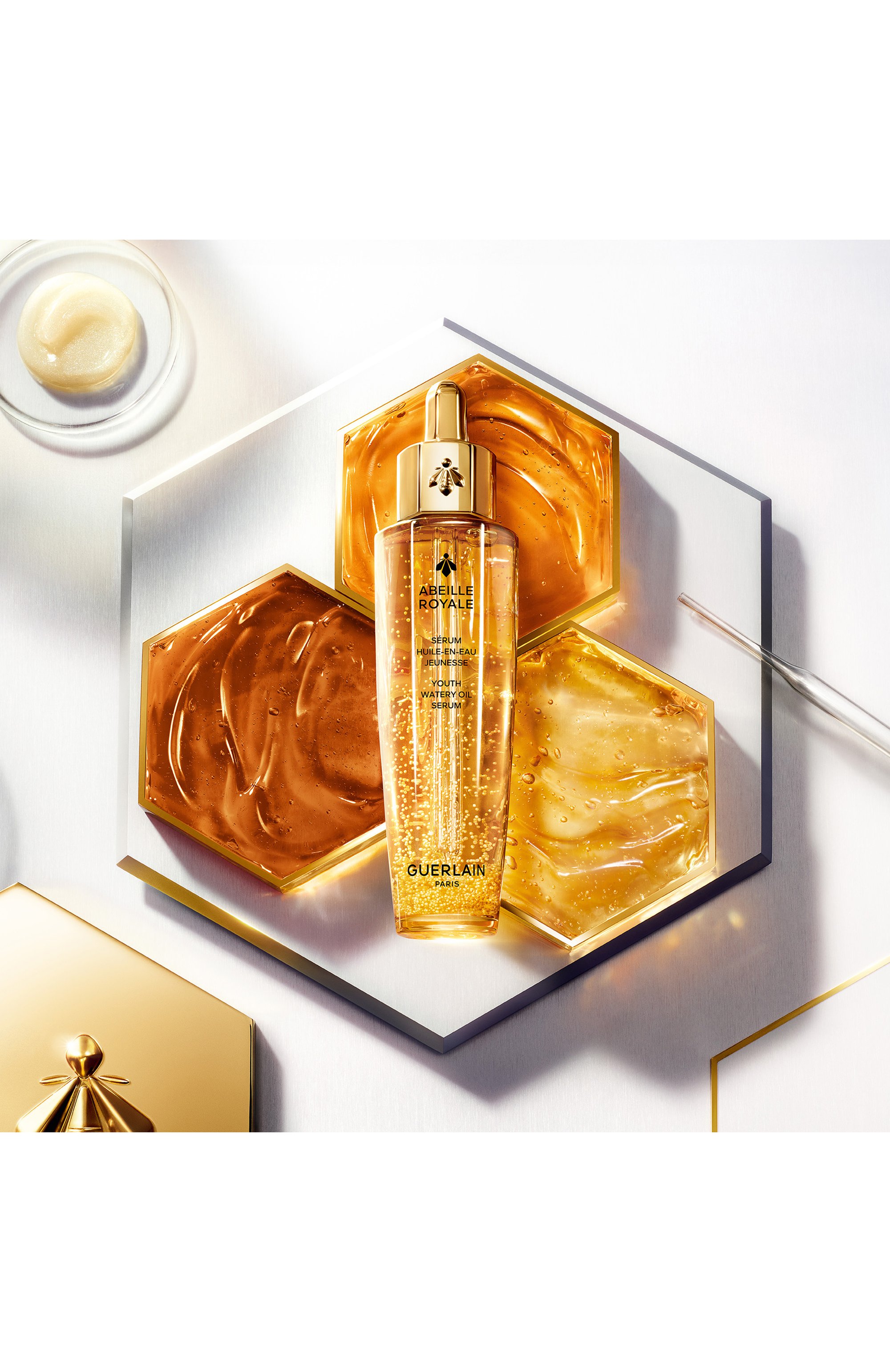Омолаживающая сыворотка для лица abeille royale (50ml) GUERLAIN бесцветного цвета по цене 15900 руб., арт. G062033, фото 6 Омолаживающая сыворотка для лица abeille royale (50ml) GUERLAIN, арт. G062033, фото 6