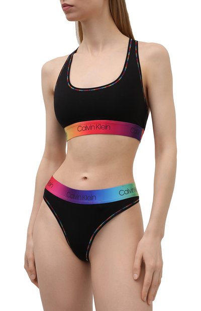 Трусы-стринги CALVIN KLEIN черного цвета по цене 3275 руб., арт. QF6581E, фото 2 Трусы-стринги CALVIN KLEIN, арт. QF6581E, фото 2