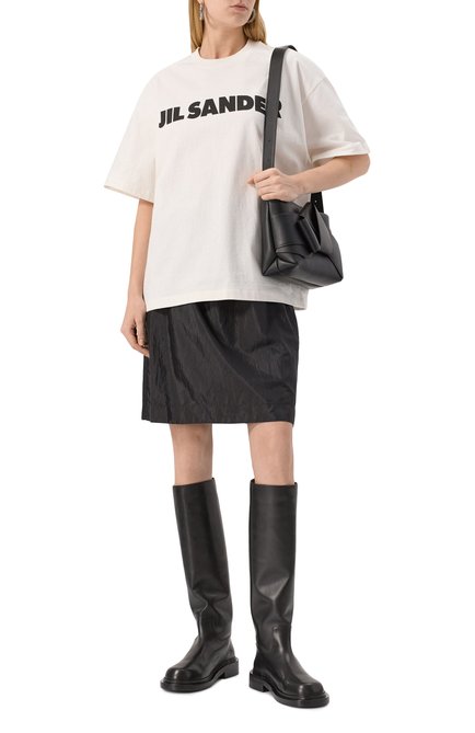 Женская хлопковая футболка JIL SANDER молочного цвета, арт. J03GC0137/J45148 | Фото 2 (Материал внешний: Хлопок; Драгоценные камни: Проставлено; Материал сплава: Проставлено; Длина (для топов): Стандартные; Рукава: Короткие)