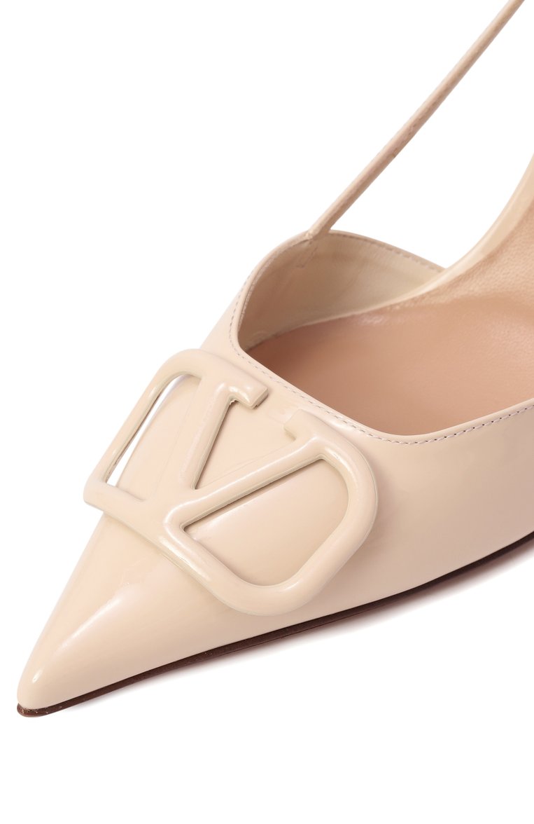 Женские кожаные туфли vlogo signature VALENTINO кремового цвета, арт. 6W2S0R01/TMK | Фото 7 (Драгоценные камни: Проставлено; Материал внешний: Натуральная кожа; Материал сплава: Проставлено; Каблук высота: Высокий; Подошва: Плоская; Материал внутренний: Натуральная кожа; Каблук тип: Шпилька; Женское Кросс-КТ: Слингбэки)