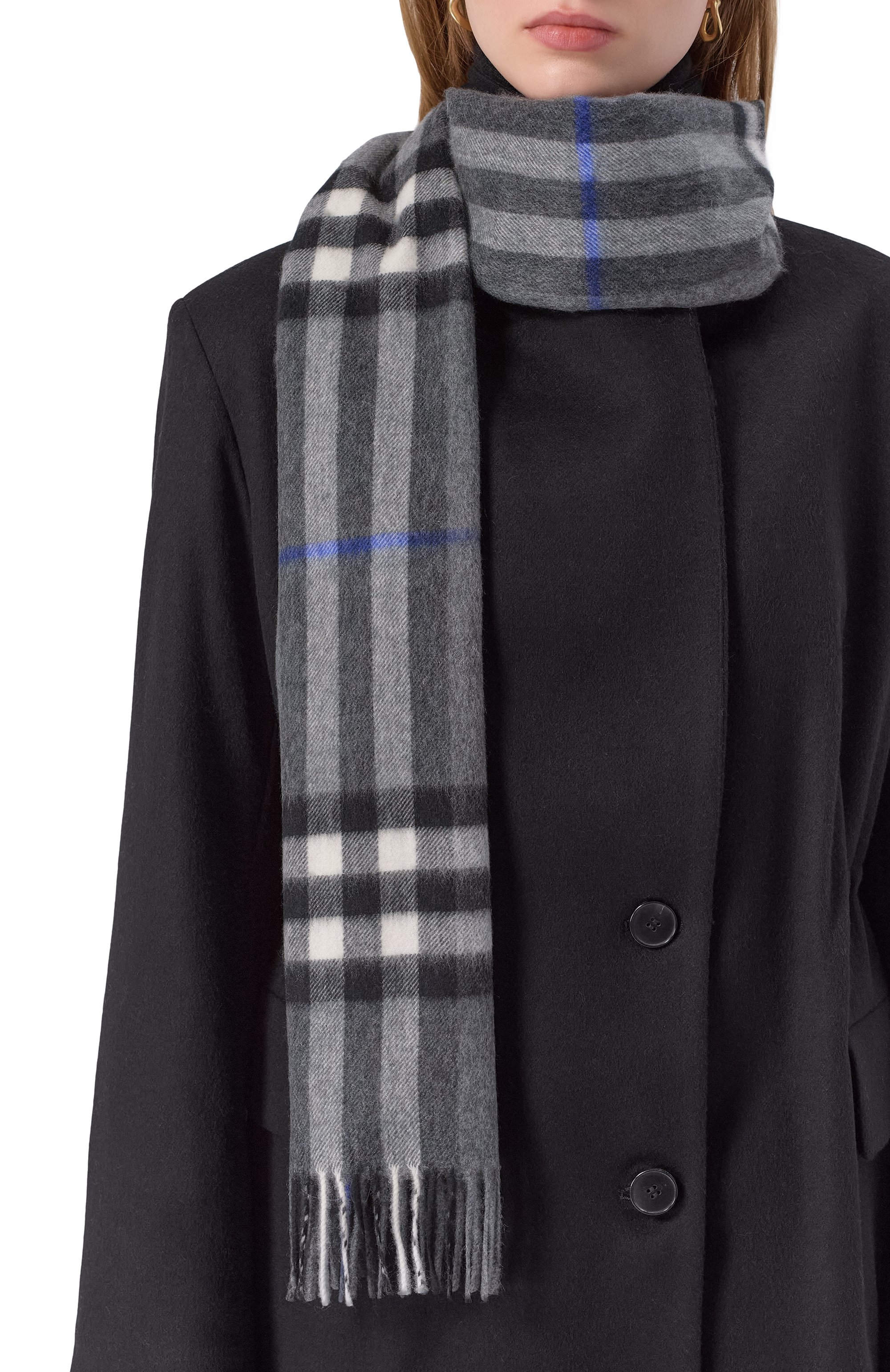 Кашемировый шарф BURBERRY темно-серого цвета по цене 75450 руб., арт. 8112642, фото 3 Кашемировый шарф BURBERRY, арт. 8112642, фото 3