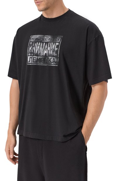 Хлопковая футболка VETEMENTS черного цвета по цене 76200 руб., арт. MH27TR230B, фото 4 Хлопковая футболка VETEMENTS, арт. MH27TR230B, фото 4