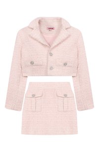 Светло-розовый