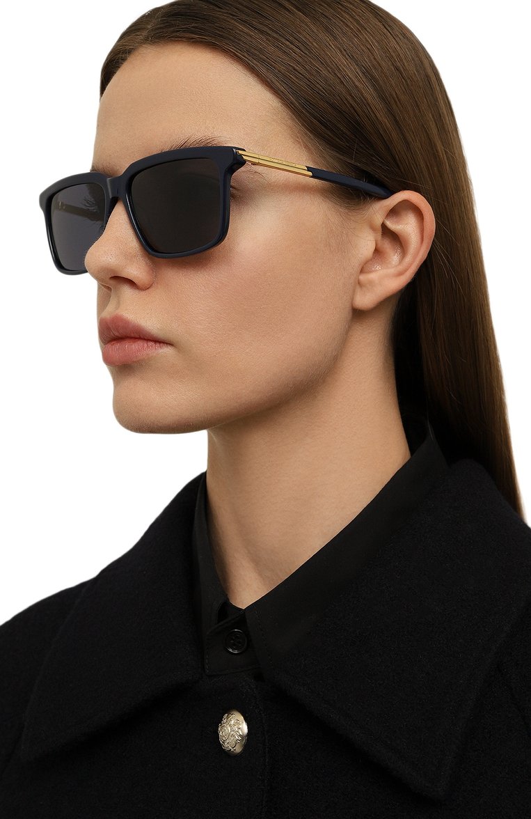 Женские солн�цезащитные очки BOTTEGA VENETA синего цвета, арт. BV1261S 003 | Фото 2 (Нос: Не проставлено; Региональные ограничения белый список (Axapta Mercury): Не проставлено; Материал: Пластик; Тип очков: С/з; Кросс-КТ: С/з-унисекс; Оптика Гендер: оптика-унисекс; Очки форма: Квадратные)