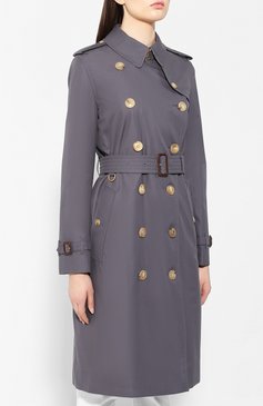 Женский хлопковый тренч kensington BURBERRY серого цвета, арт. 4073369 | Фото 3 (Рукава: Длинные; Длина (верхняя одежда): До колена; Материал сплава: Проставлено; Материал внешний: Хлопок; Стили: Классический; Ювелирные украшения: Назначено; Драгоценные камни: Проставлено; Статус проверки: Проверена категория)