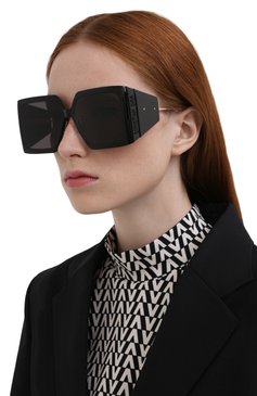 Женские солнцезащитные очки DIOR EYEWEAR черного цвета, арт. DI0RS0LAR S1U 10A0 | Фото 2 (Тип очков: С/з; Региональные ограничения белый список (Axapta Mercury): RU, Не проставлено; Нос: Не проставлено; Очки форма: Квадратные; Оптика Гендер: оптика-женское)