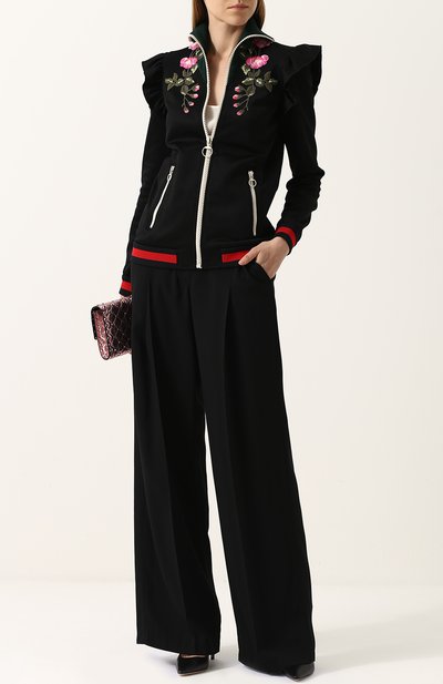 Кардиган на молнии с контрастной цветочной вышивкой GUCCI черного цвета по цене 107000 руб., арт. 479536/X9C11, фото 2 Кардиган на молнии с контрастной цветочной вышивкой GUCCI, арт. 479536/X9C11, фото 2