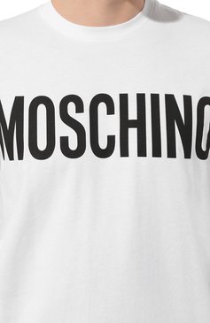 Мужская хлопковая футболка MOSCHINO белого цвета, арт. A0701/2041 | Фото 5 (Рукава: Короткие; Длина (для топов): Стандартные; Принт: С принтом; Материал сплава: Проставлено; Материал внешний: Хлопок; Драгоценные камни: Проставлено; Стили: Кэжуэл)