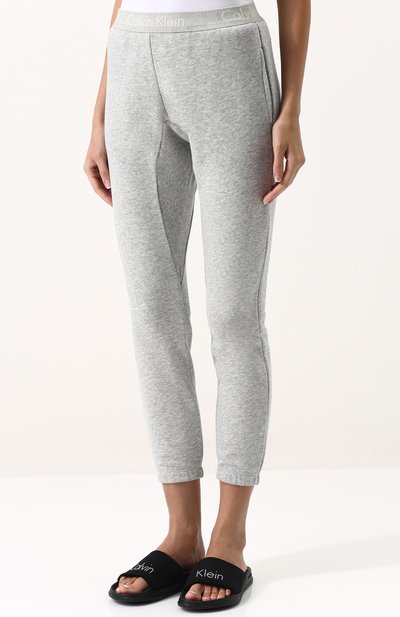 Укороченные хлопковые брюки CALVIN KLEIN серого цвета по цене 6770 руб., арт. QS5994E, фото 3 Укороченные хлопковые брюки CALVIN KLEIN, арт. QS5994E, фото 3