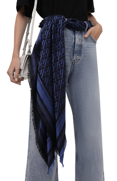 Шарф из шелка и шерсти VERSACE темно-синего цвета по цене 54200 руб., арт. 1001599/1A01964, фото 5 Шарф из шелка и шерсти VERSACE, арт. 1001599/1A01964, фото 5