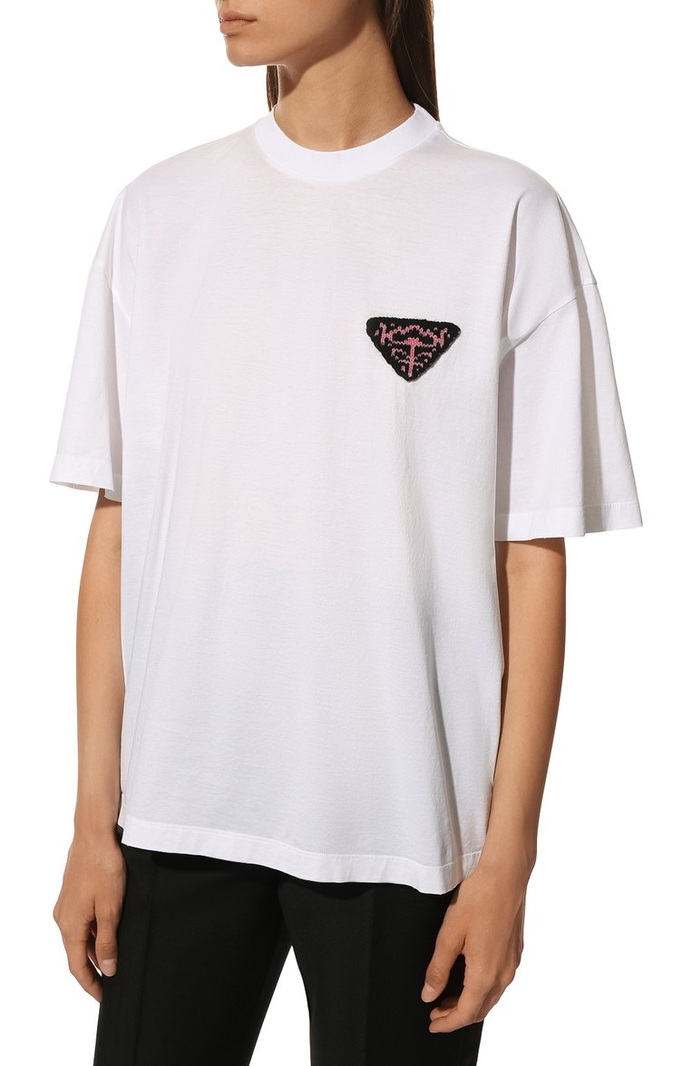 Женская хлопковая футболка PRADA белого цвета, арт. 3572A-1ZPL-F0009-212 | Фото 3 (Материал внешний: Хлопок; Стили: Спорт-шик; Принт: Без принта; Рукава: Короткие; Длина (для топов): Стандартные; Нос: Не проставлено; Материал сплава: Проставлено; Региональные ограничения белый список (Axapta Mercury): Не проставлено)