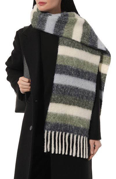 Шерстяной шарф A.P.C. разноцветного цвета по цене 25200 руб., арт. WPABD-M15189, фото 2 Шерстяной шарф A.P.C., арт. WPABD-M15189, фото 2