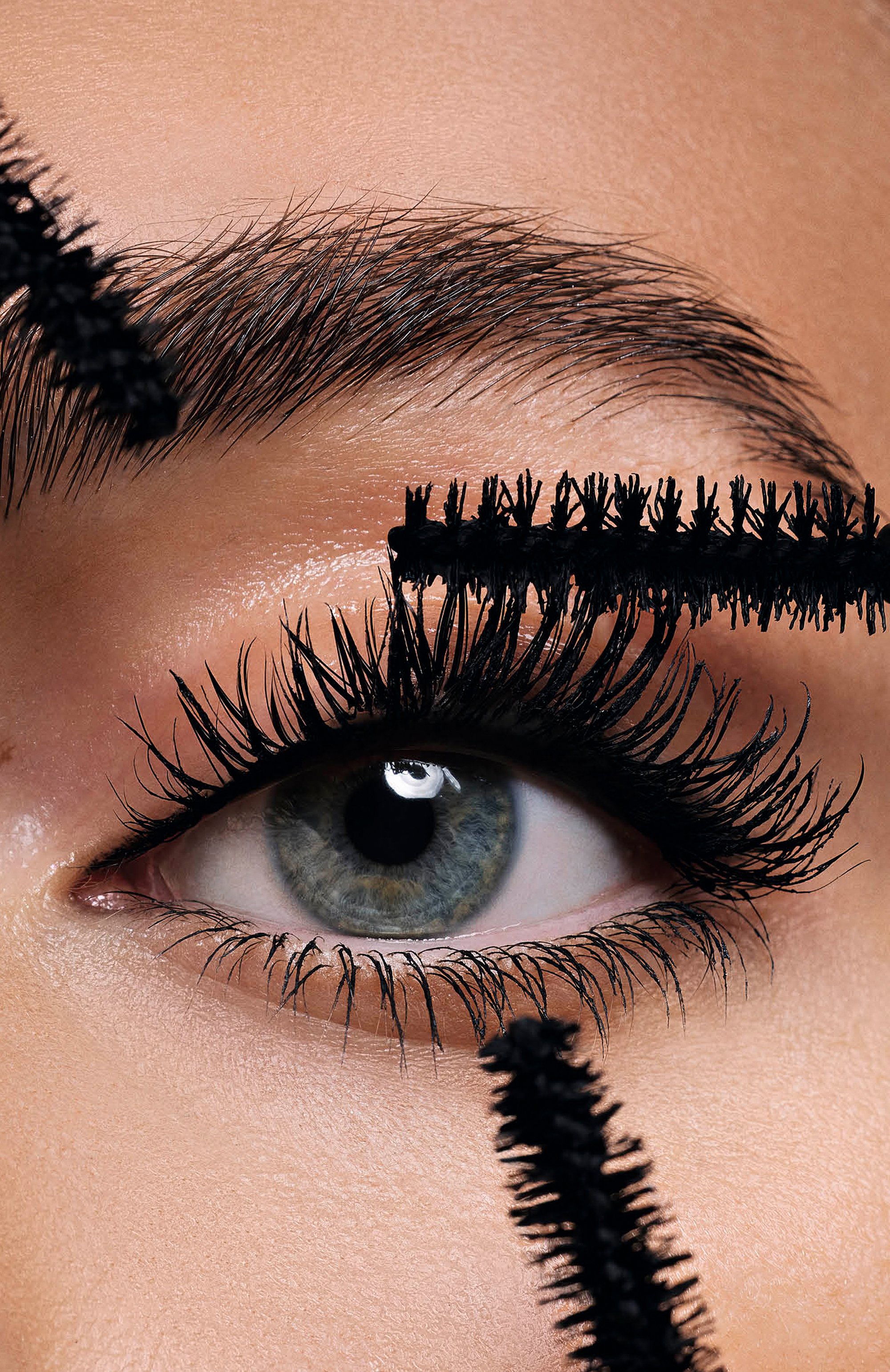 Водостойкая тушь для ресниц les yeux noirs aqua extrema, оттенок black 100 (7ml) CHRISTIAN LOUBOUTIN, арт. 8435415099141, фото 5