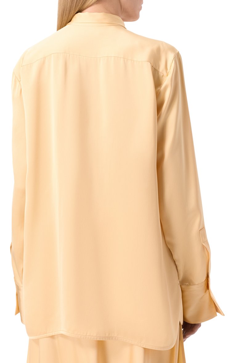 Женская блузка из вискозы JIL SANDER бежевого цвета, арт. J01DL0143-J65022 | Фото 4 (Материал внешний: Вискоза; Рукава: Длинные; Длина (для топов): Удлиненные; Женское Кросс-КТ: Блуза-одежда; Стили: Кэжуэл; Кросс-КТ: костюм; Принт: Без принта; Автоматизация ТО: Проставлено; Автоматизация состава: Проставлено)