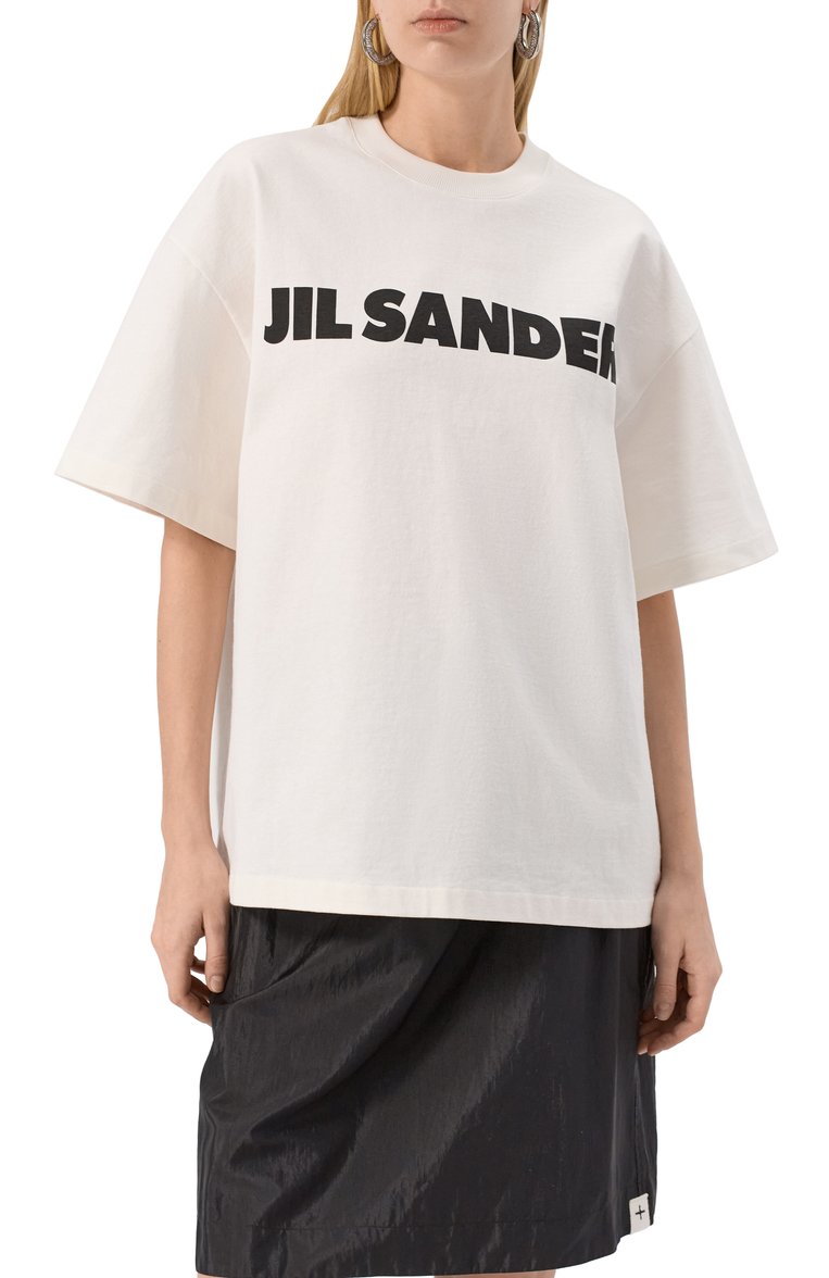 Женская хлопковая футболка JIL SANDER молочного цвета, арт. J03GC0137/J45148 | Фото 3 (Материал внешний: Хлопок; Длина (для топов): Стандартные; Рукава: Короткие; Принт: С принтом; Стили: Минимализм)
