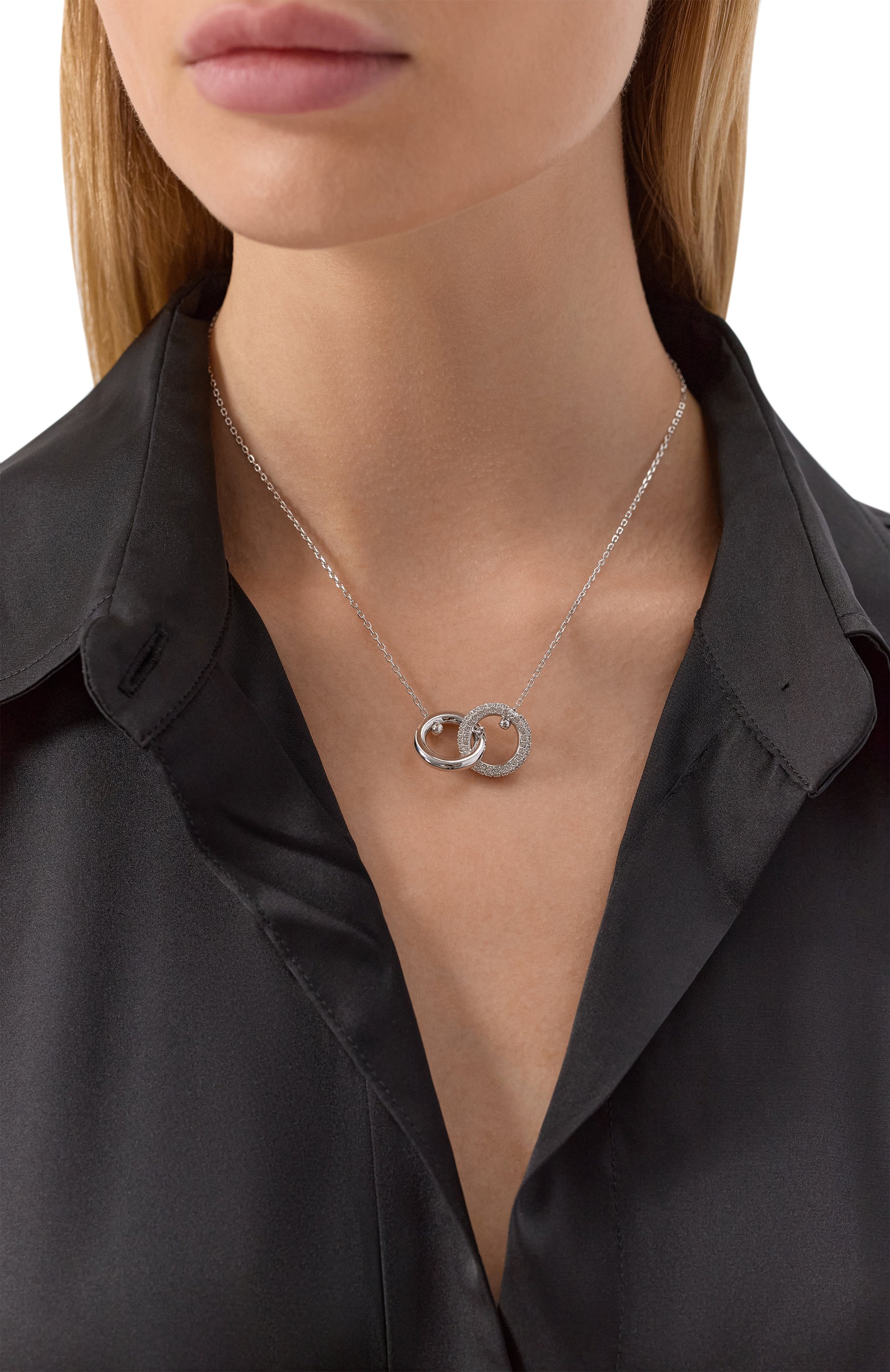 Подвеска dextera SWAROVSKI серебряного цвета по цене 22950 руб., арт. 5670251, фото 2 Подвеска dextera SWAROVSKI, арт. 5670251, фото 2