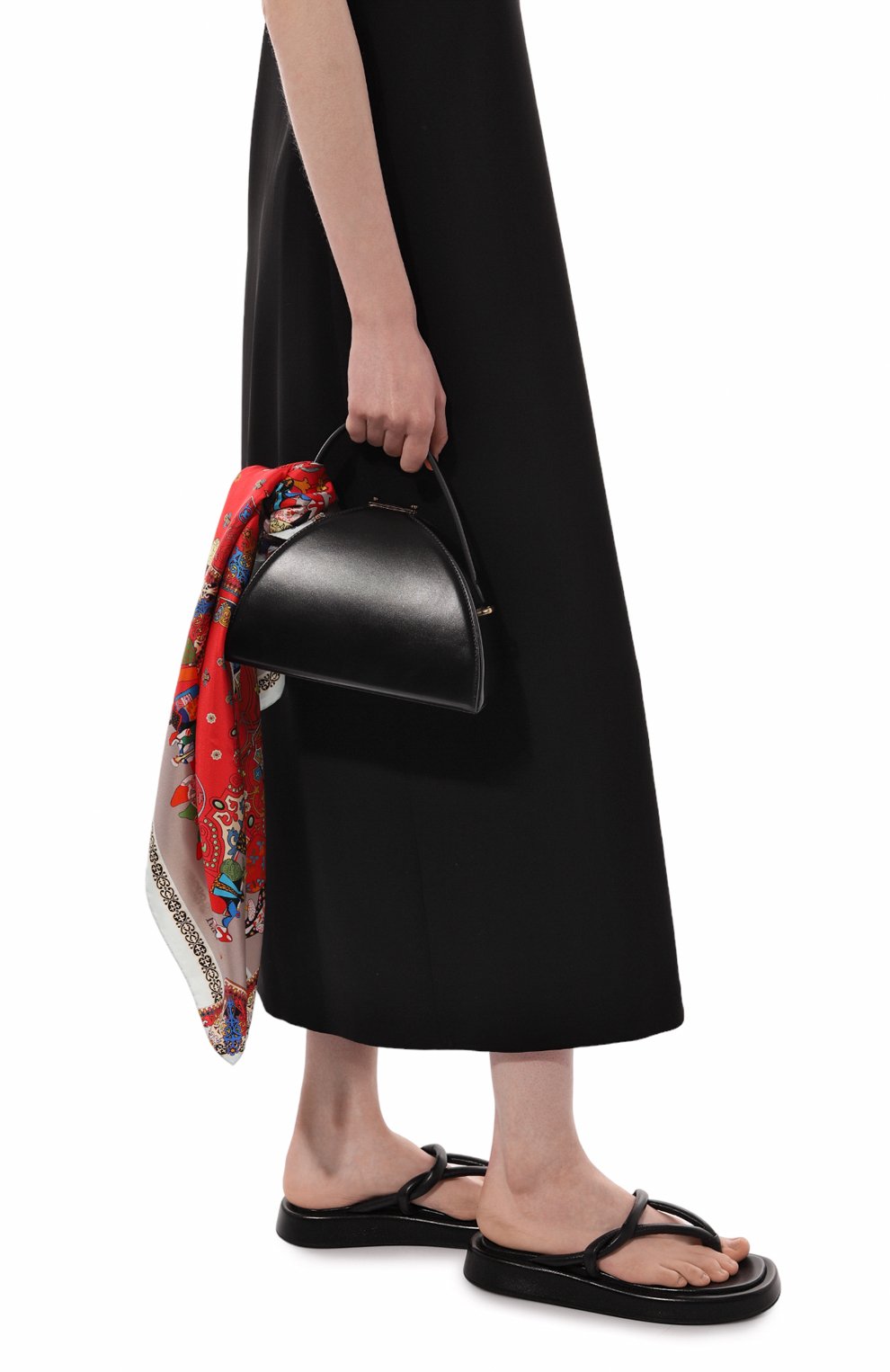 Шелковый платок ensemble RADICAL CHIC красного цвета по цене 19760 руб., арт. 20188.21.02, фото 2 Шелковый платок ensemble RADICAL CHIC, арт. 20188.21.02, фото 2